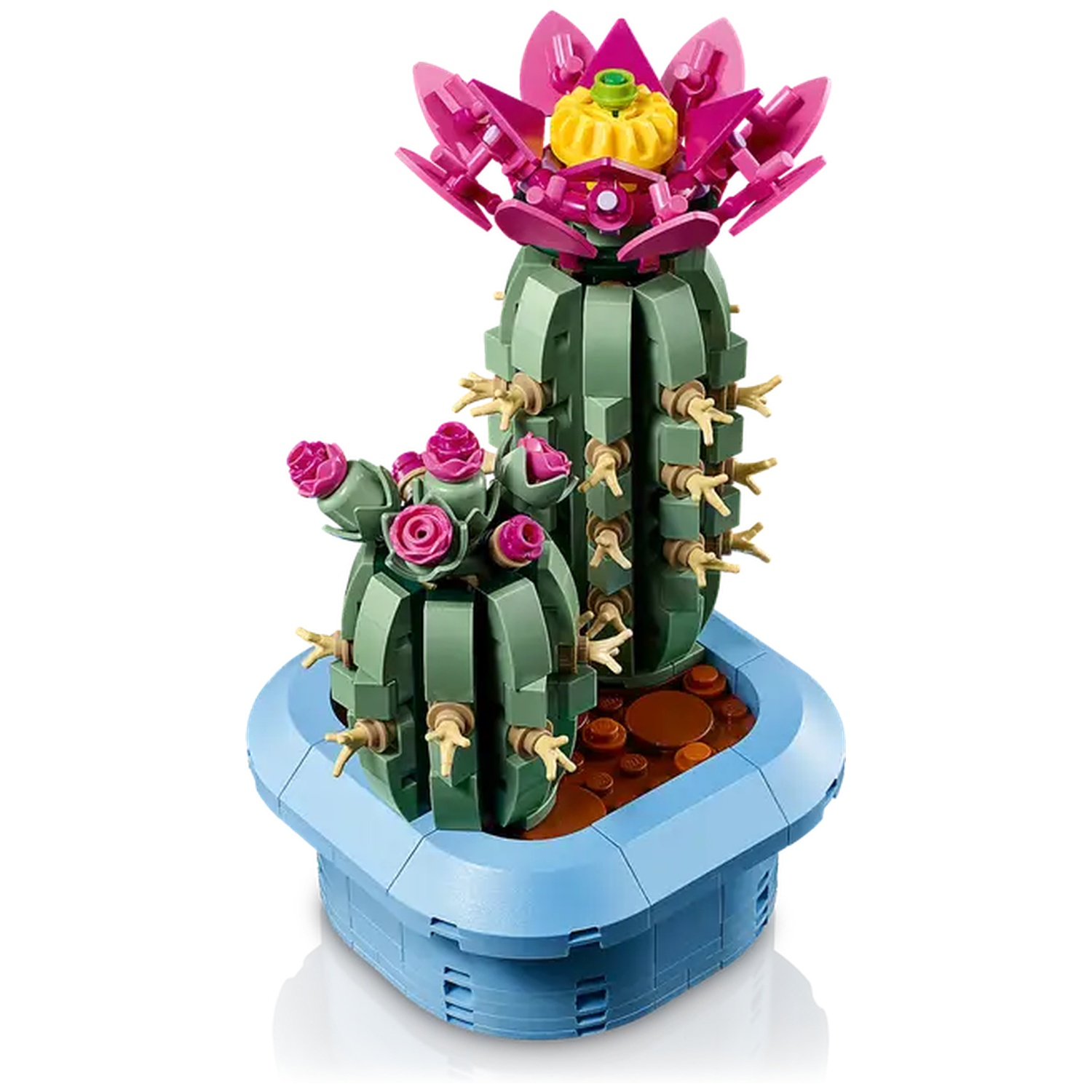 Un ensemble Lego de cactus, avec deux cactus verts, des fleurs roses et un centre jaune, dans un pot bleu sur fond blanc.