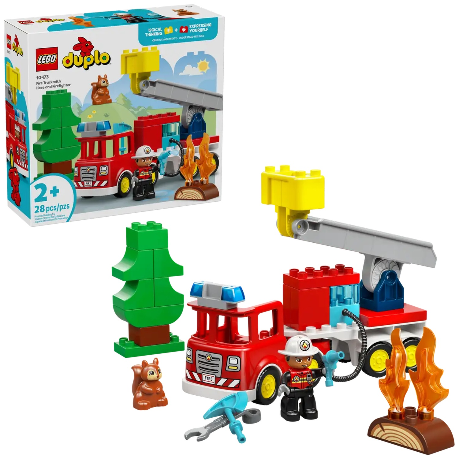 Un ensemble Lego Duplo. Il comprend un camion de pompiers rouge, un pompier, un écureuil, un arbre vert et des flammes. L'ensemble est pour les 2 ans et plus.