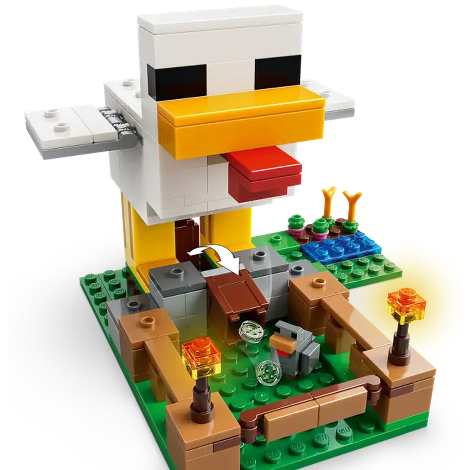 Une structure de poulet Lego avec un bec jaune et une langue rouge, des ailes et une base verte. Comprend de petites clôtures marron et une figurine de poulet.