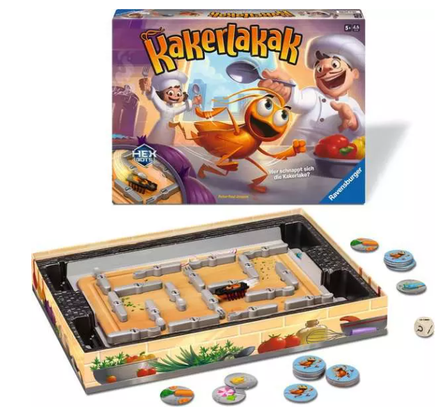 Brettspielbox mit Cartoon-Köchen und einem Insekt. Spielbrett mit Labyrinth und kleinem Roboter-Insekt. Spielsteine und Würfel sind sichtbar.