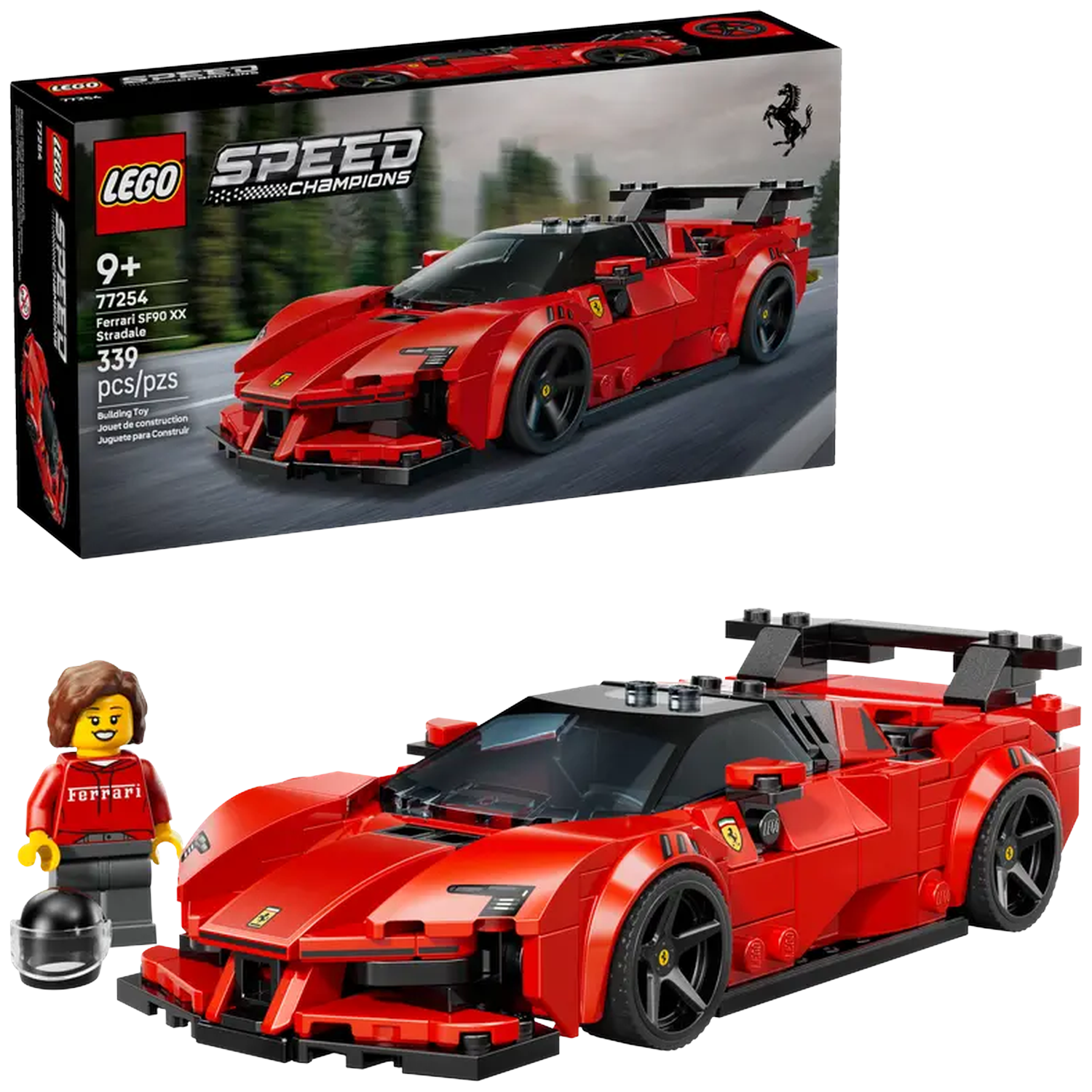 Een Lego-set van een rode Ferrari SF90 XX Stradale, een minifiguur en een zwarte helm worden getoond op een witte achtergrond.