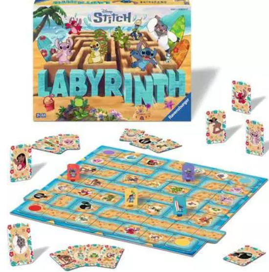 Ein Disney Stitch Labyrinth Brettspiel. Die Schachtel zeigt Stitch-Charaktere. Das Spielbrett hat ein Raster mit Charakterkarten und Spielsteinen.