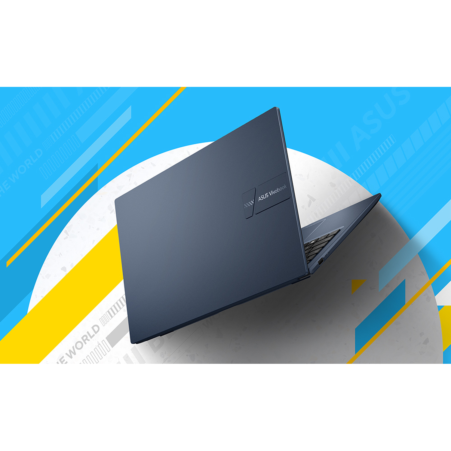 Een donkerblauwe ASUS Vivobook laptop staat open op een wit oppervlak met een blauwe en gele achtergrond.