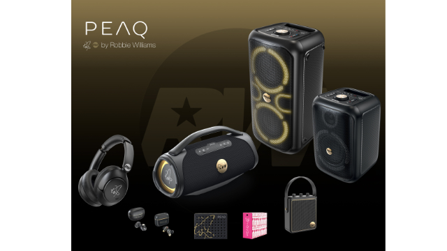 Imagen muestra productos de audio PEAQ de Robbie Williams: auriculares, altavoces y auriculares en negro y oro sobre fondo oscuro.
