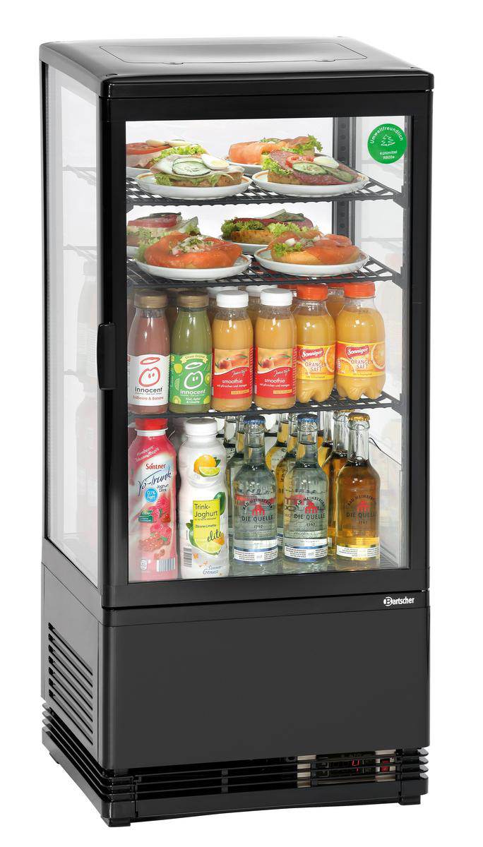 Ein schwarzer gewerblicher Kühlschrank mit Sandwiches, Säften und Getränken. Die Tür ist aus Glas.