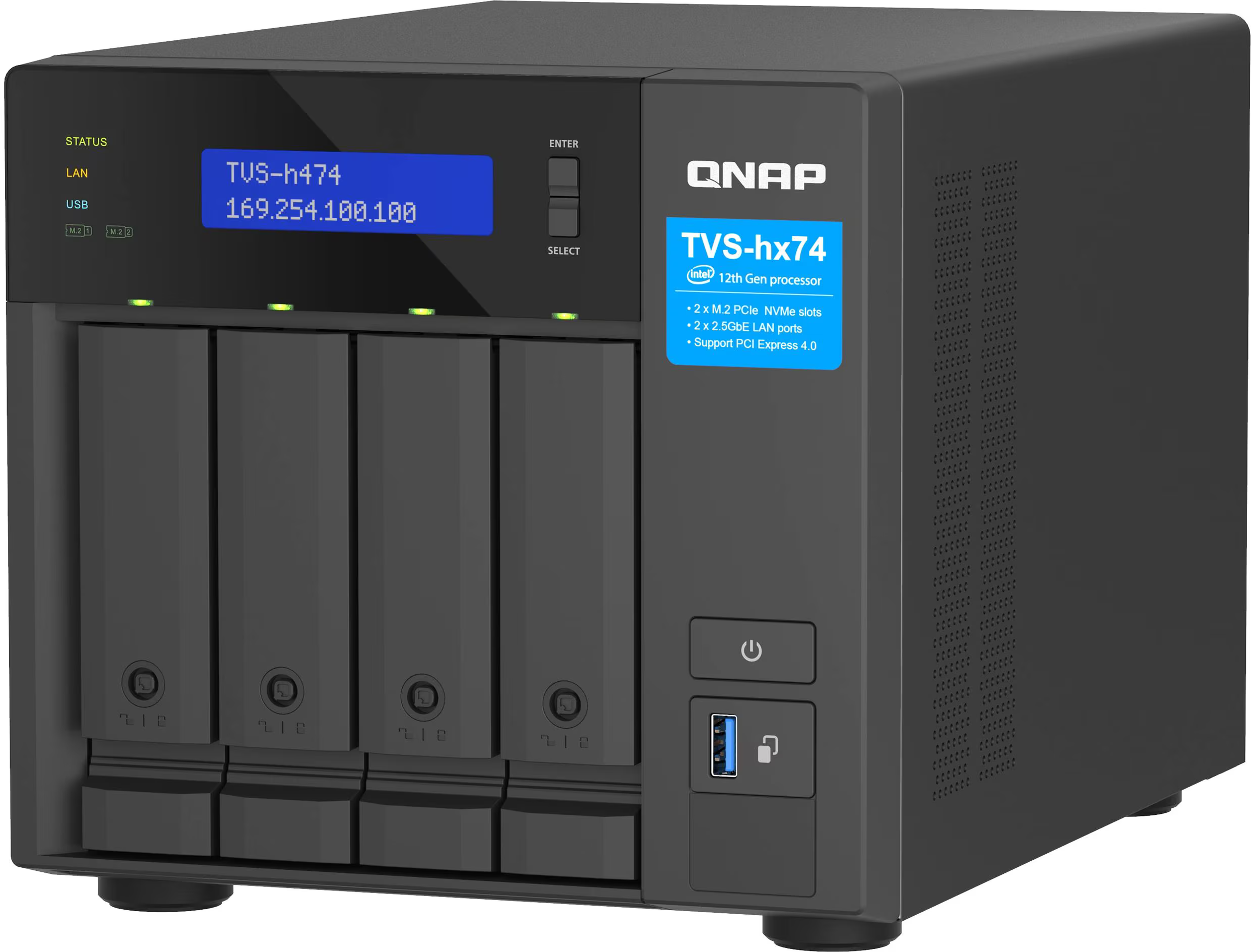 Un appareil NAS QNAP noir. Il dispose d'un écran affichant des infos réseau et de plusieurs baies de disques. Ports d'alimentation et USB.