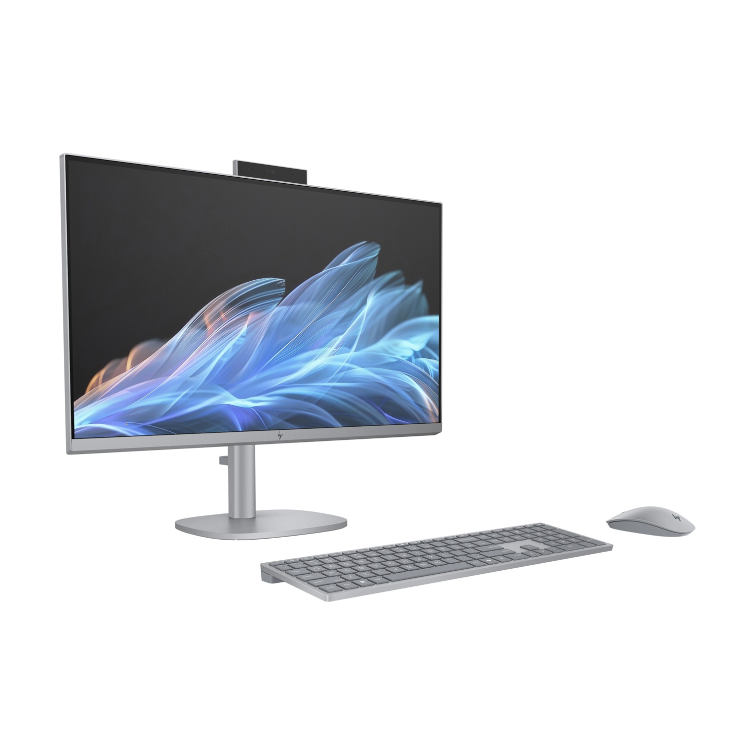 Un computer all-in-one HP argentato con tastiera e mouse su sfondo bianco. Lo schermo mostra arte blu e bianca.