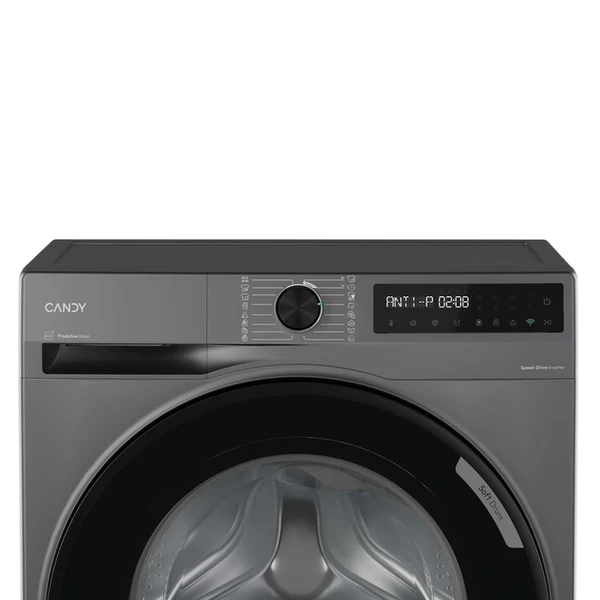 Una lavadora Candy gris. Cuenta con una puerta negra, un panel de control con pantalla y un dial. El fondo es blanco.