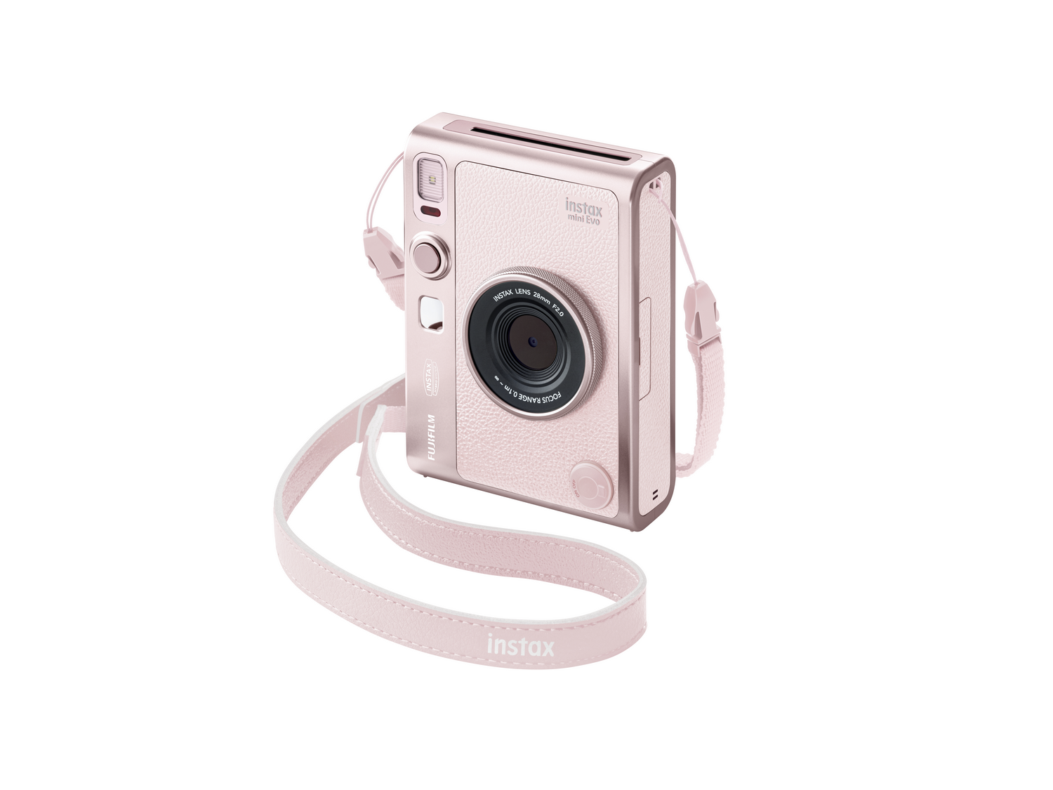 Una cámara rosa Instax Mini Evo con una correa a juego. La cámara está sobre un fondo blanco. Tiene una lente y botones.