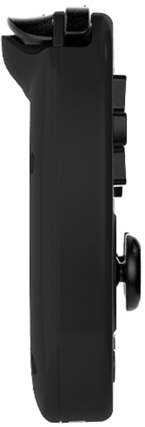 Widok z boku czarnego kontrolera do gier. Ma przyciski, joystick i spust. Powierzchnia jest gładka i matowa.