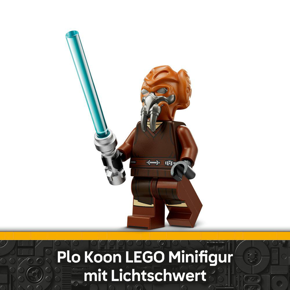 Eine Lego Plo Koon Minifigur mit Lichtschwert. Die Figur ist braun mit orangefarbenem Kopf und silberner Maske, hält ein blaues Lichtschwert.
