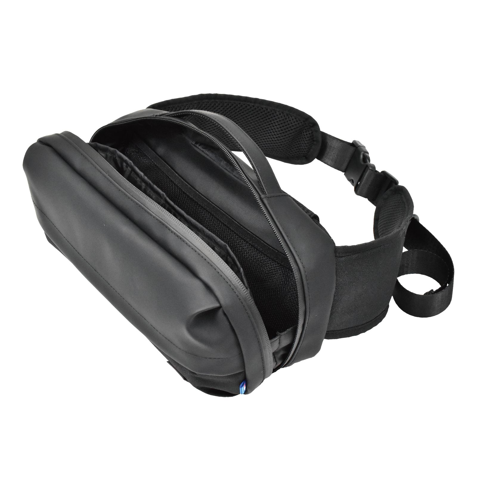 Schwarze Bauchtasche mit offenen Fächern und einem Gurt. Reißverschlüsse sind sichtbar. Isoliert auf weißem Hintergrund.