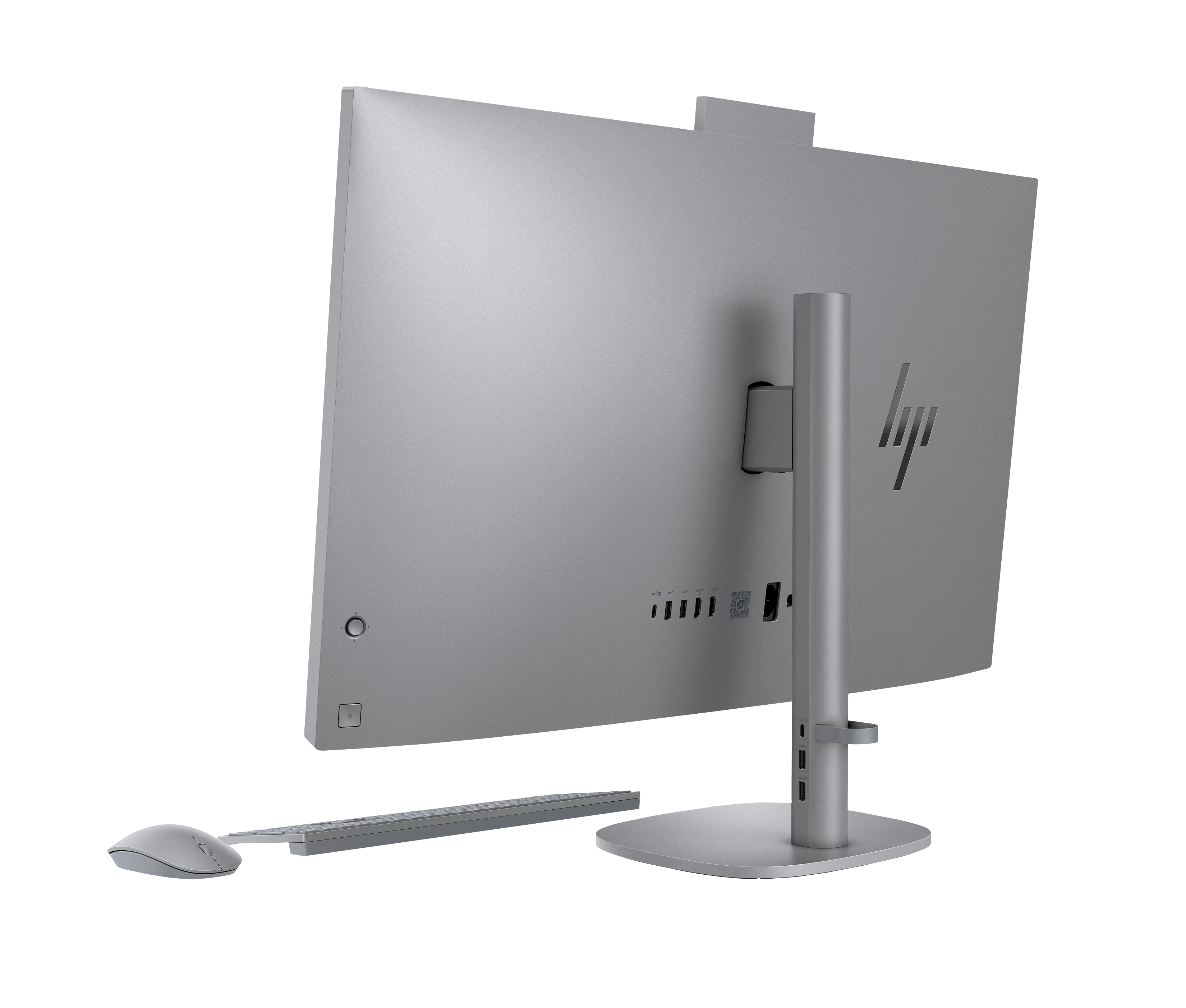 Silberner All-in-One-Desktop-Computer mit Tastatur und Maus auf schwarzem Hintergrund. HP-Logo sichtbar.