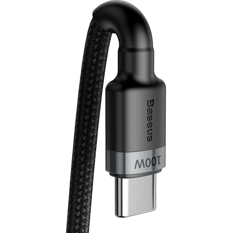 Siyah Baseus USB-C kablosu. Konnektör ve kablo siyah, konnektör Baseus ve 100W etiketlerine sahip. USB-C ucu gümüş renginde.