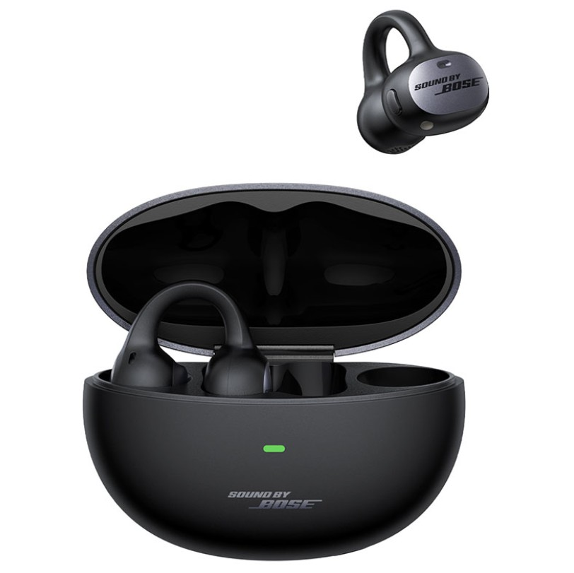 Siyah Bose kulaklıklar ve şarj kutusu. Bir kulaklık ayrı. Kutu açık, kulaklıklar içinde. "SOUND BY BOSE" görünür.