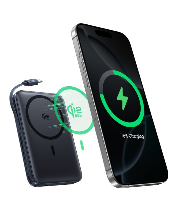 Bir telefon, bir güç bankasından kablosuz olarak şarj oluyor. Telefon %75 şarj gösteriyor. Yeşil yıldırım ve QI sembolleri görülebilir.