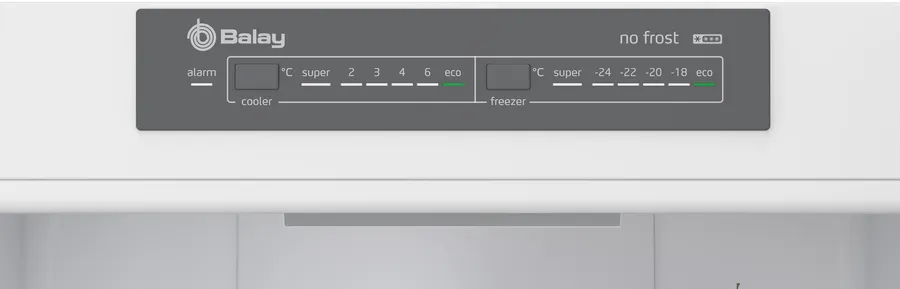 La imagen muestra un panel de control de refrigerador con configuraciones de temperatura y el logotipo de Balay. Tiene configuraciones de enfriador y congelador.
