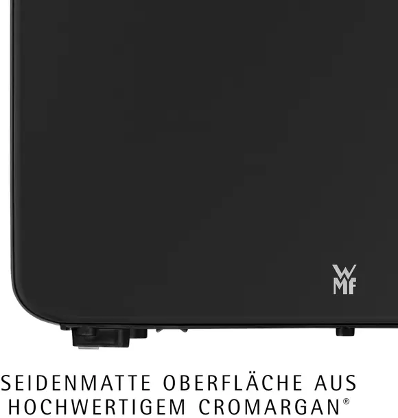 Gros plan d'un appareil noir avec une finition mate. Le logo WMF est à droite. Texte en bas : 'SEIDENMATTE OBERFLÄCHE...'.