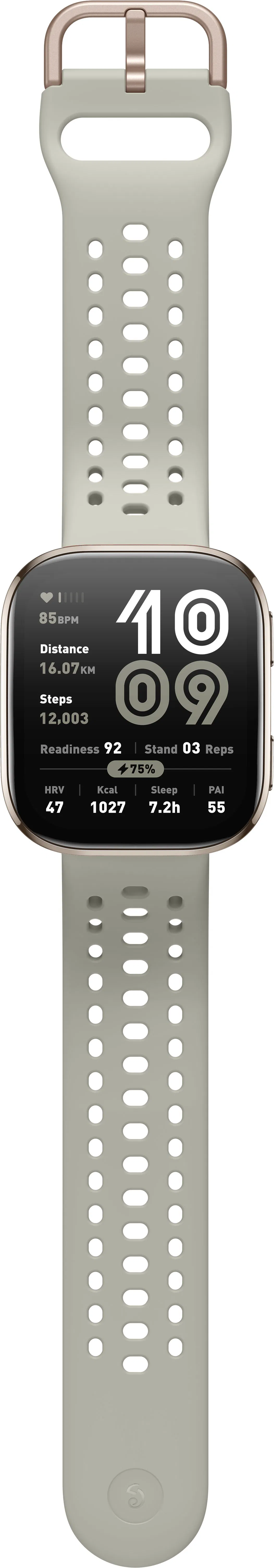 Eine Smartwatch mit cremefarbenem Armband zeigt Fitnessdaten wie Schritte, Distanz und Herzfrequenz an.