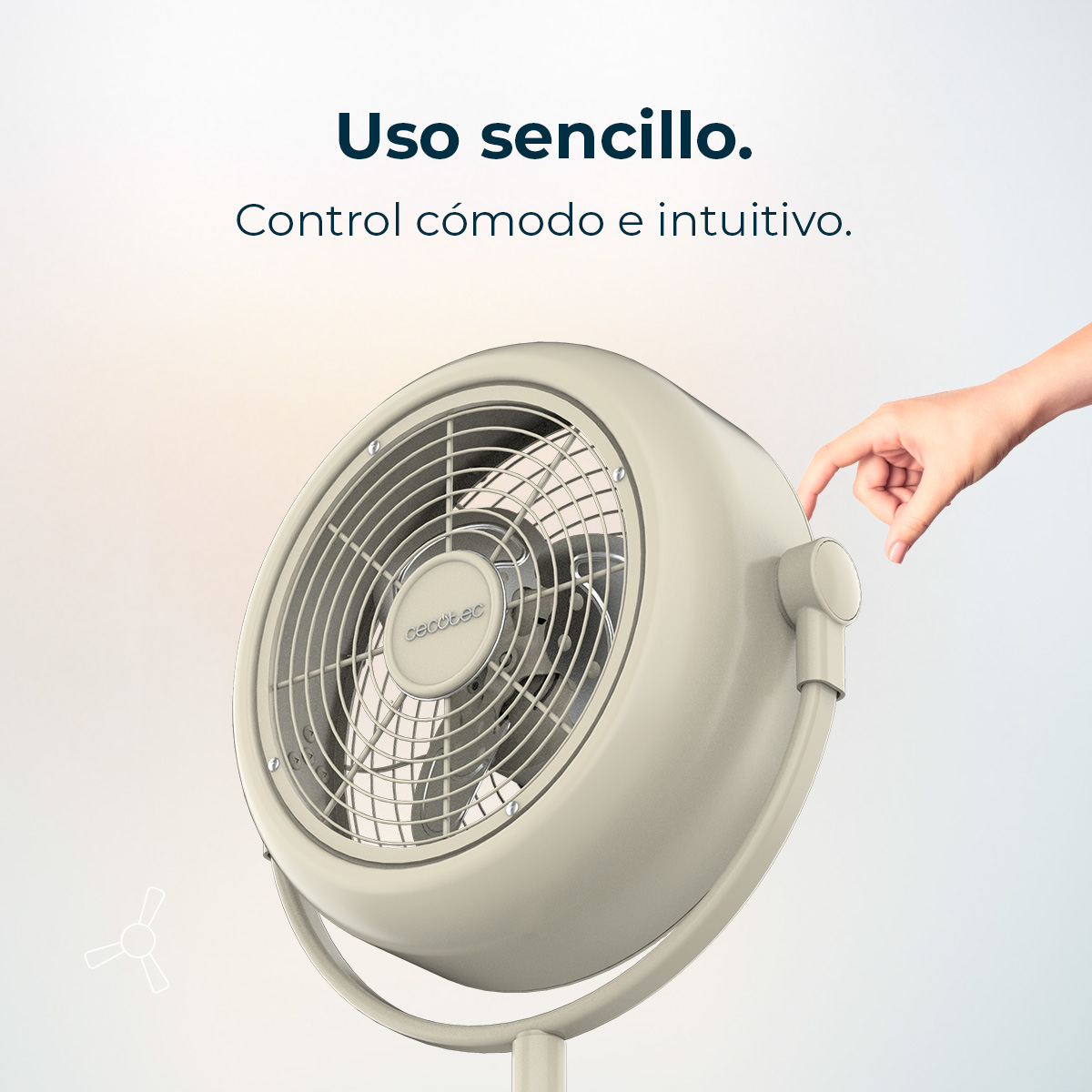 Un ventilador beige con una mano señalando un botón. El ventilador está sobre un soporte, con texto: 'Uso sencillo. Control cómodo e intuitivo.'