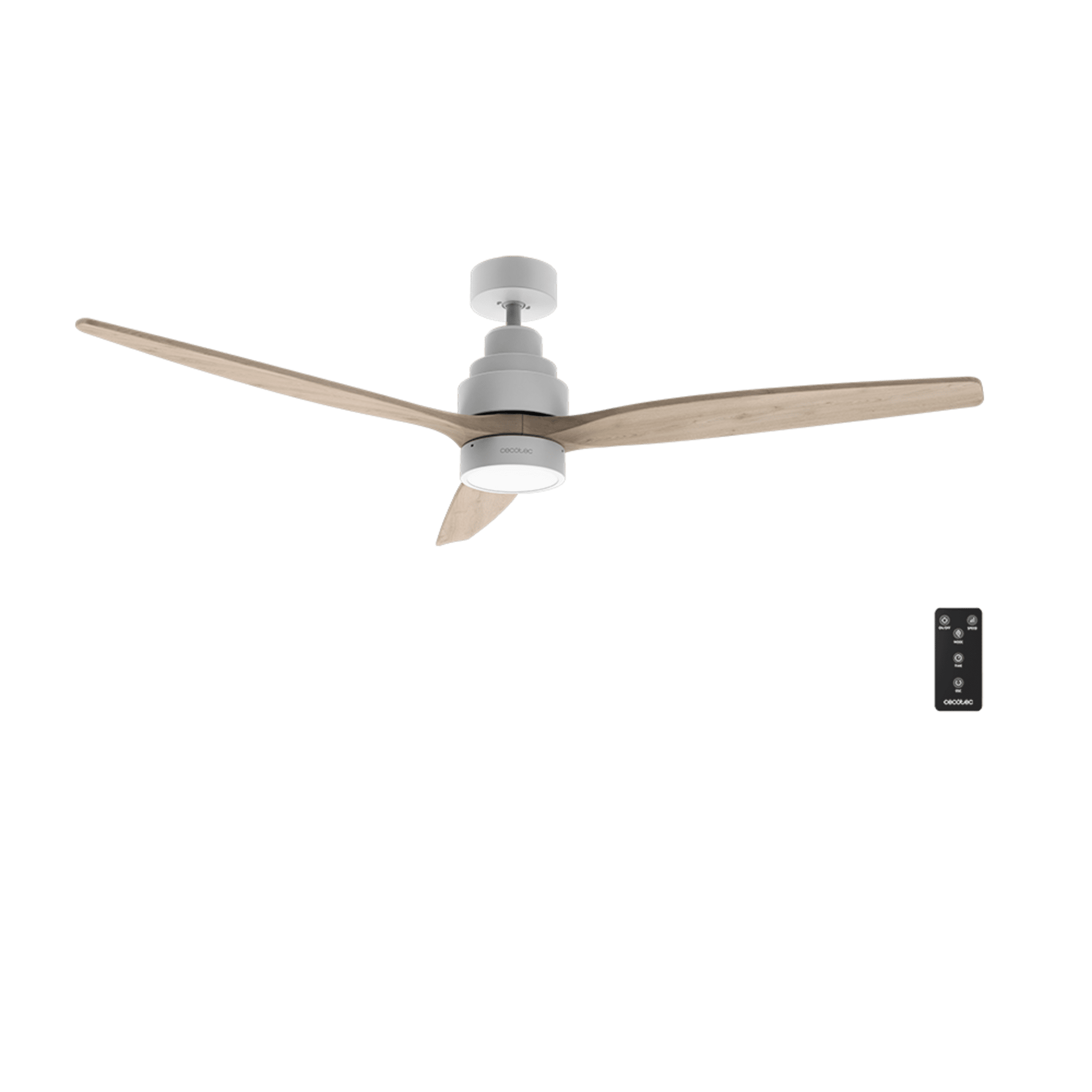Ventilador de techo con aspas de madera, motor gris y control remoto sobre fondo verde.