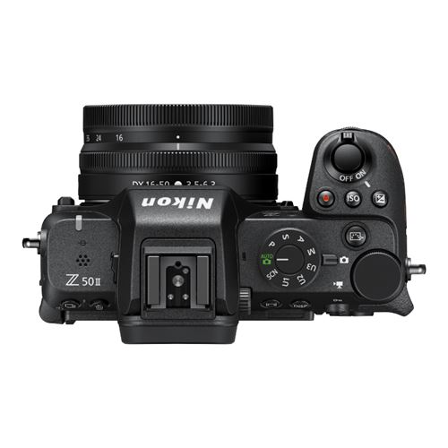 Vista superior de una cámara Nikon Z 50 II negra con lente adjunta. Varios botones y diales visibles en el cuerpo.