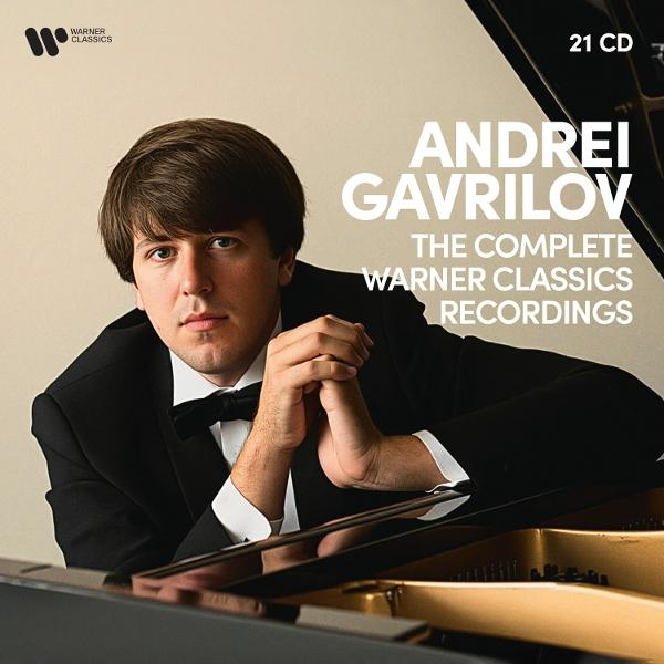 Albumcover von Andrei Gavrilov. Er trägt einen Anzug, die Hände gefaltet und schaut nach vorn. Text: The Complete Warner Classics Recordings.