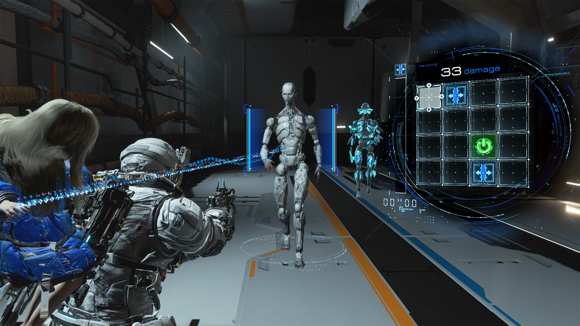 Scena science fiction z żołnierzami, cyborgami i futurystycznym wyświetlaczem. Żołnierz celuje z broni. Roboty w tle.