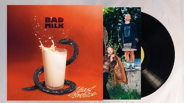 Albumcover: 'Bad Milk'. Ein Glas Milch mit einer Schlange darum. Rechts eine Schallplatte und ein Foto einer Band.