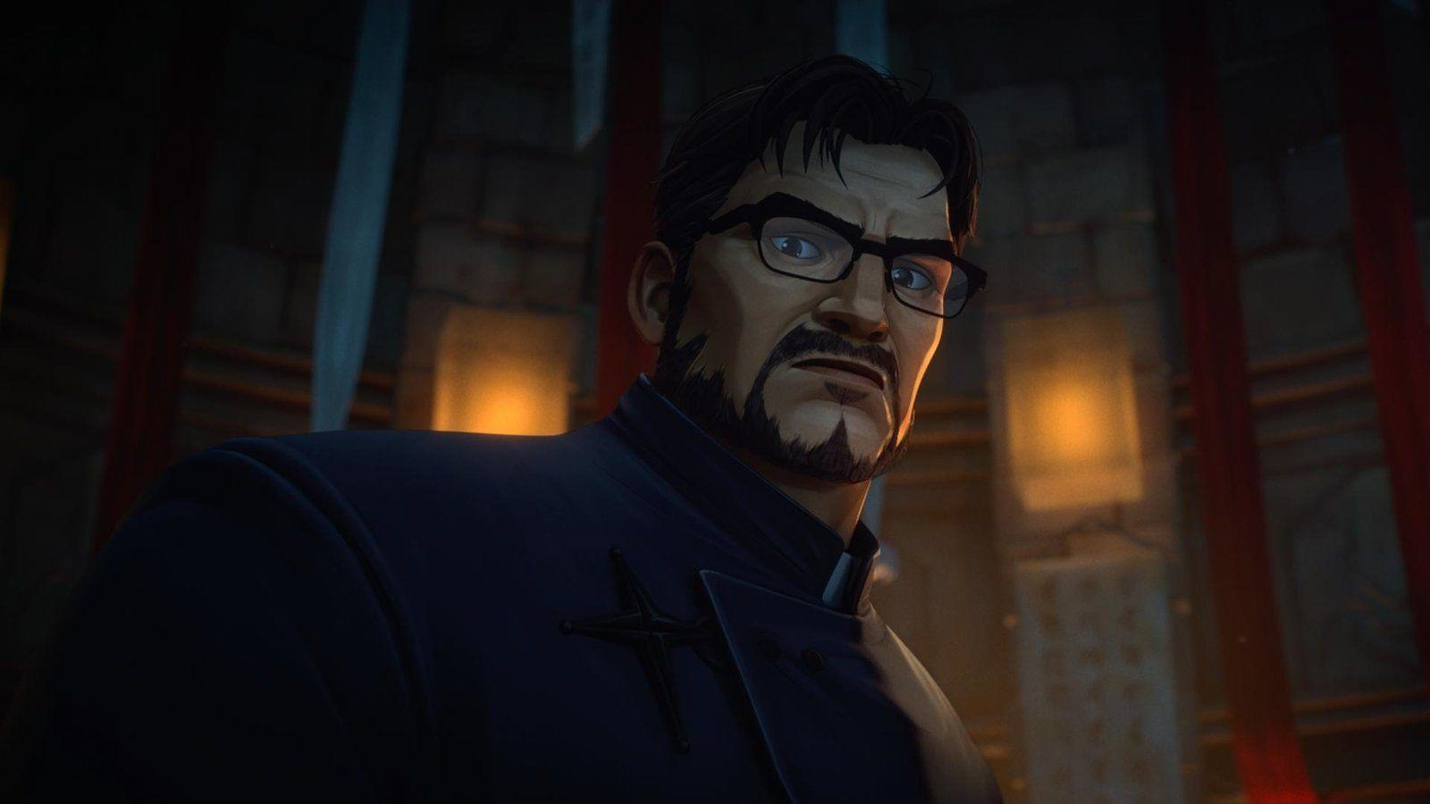 Ein Mann mit Brille und Bart blickt den Betrachter an. Er trägt eine dunkle Uniform. Im Hintergrund sind rote Säulen.