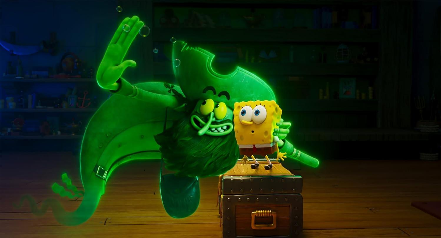 SpongeBob und ein grüner Geist umarmen sich auf einer Truhe. Blasen schweben. Der Hintergrund zeigt einen Raum mit Regalen.