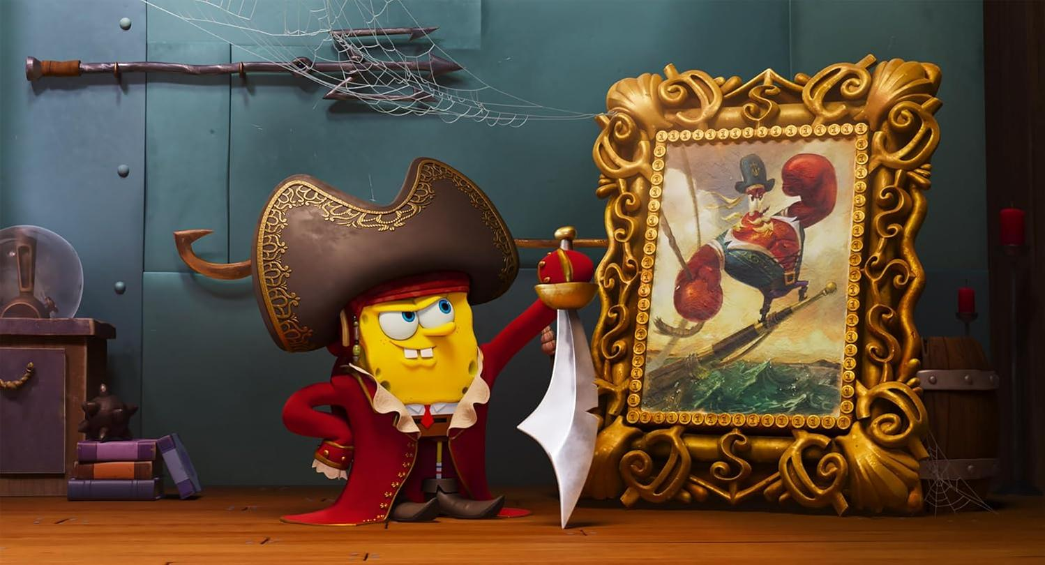 SpongeBob in Piratenkleidung hält ein Schwert und steht vor einem gerahmten Bild eines Krabbenpiraten. Hintergrund ist eine Wand und Dekoration.