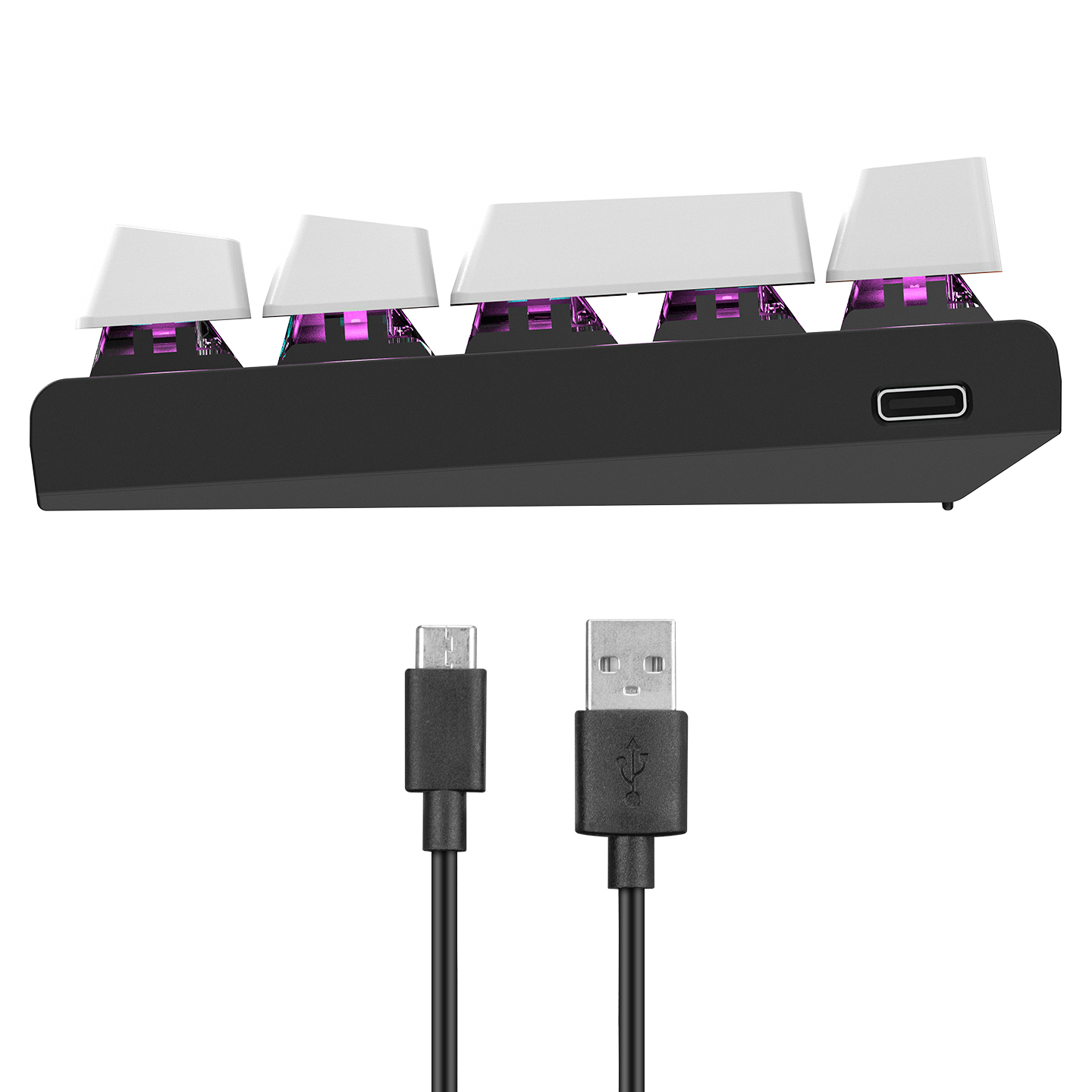 Beyaz tuşlu siyah bir klavyenin yan görünümü ve bir USB kablosu. Tuşların mor aydınlatması var. Kablo siyahtır.