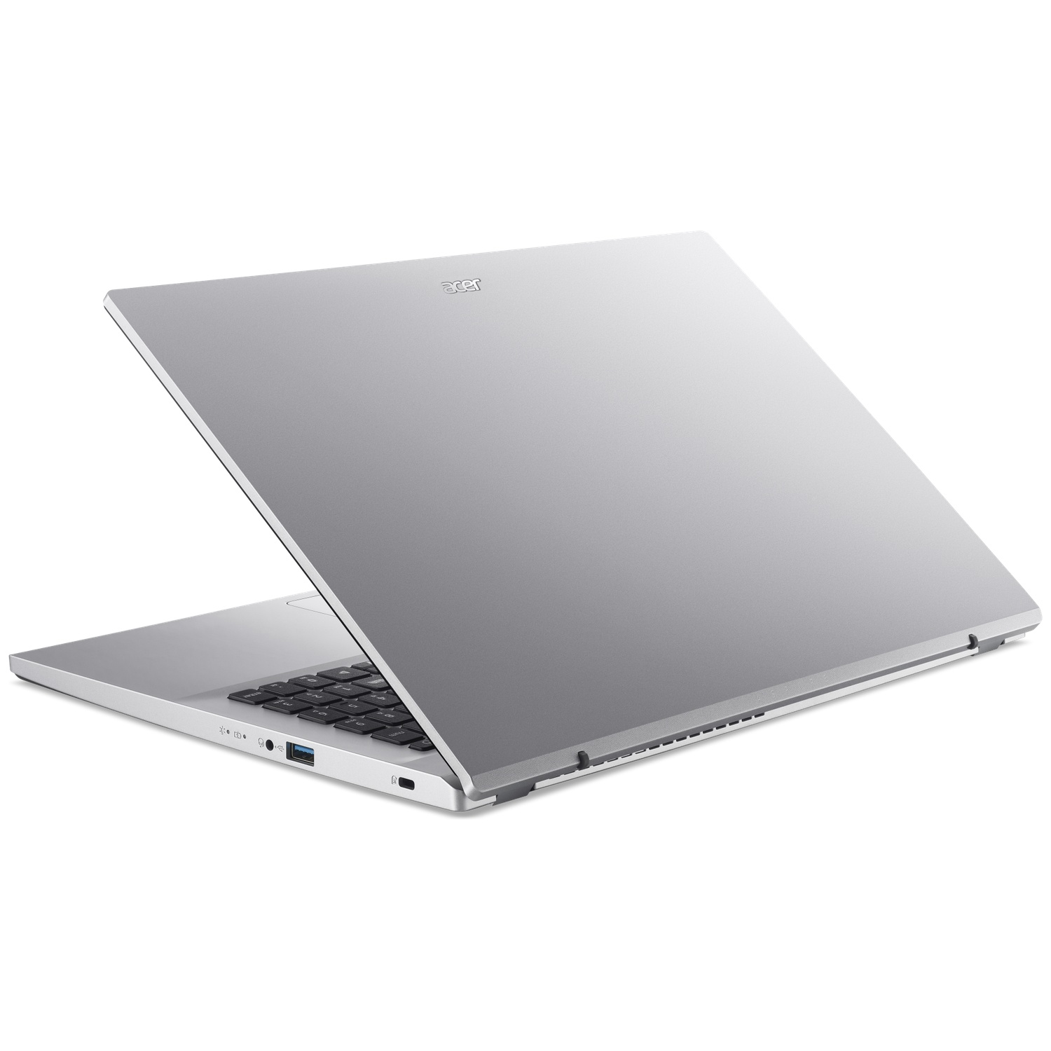 Zilveren Acer laptop, open op een witte achtergrond. Toetsenbord zichtbaar, Acer logo op de deksel. Poorten aan de zijkant, scherm zichtbaar.
