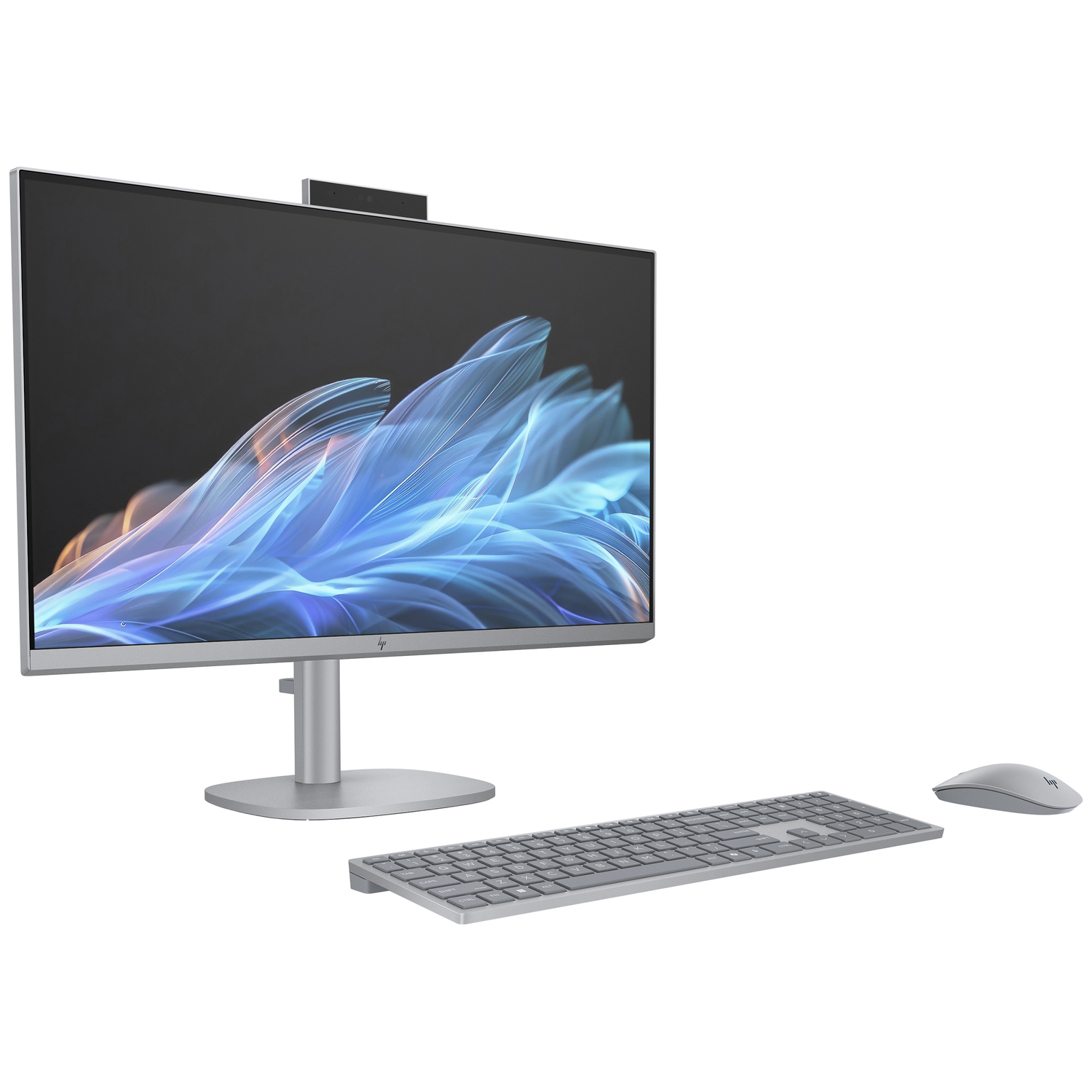 Een zilveren HP all-in-one computer met webcam, toetsenbord en muis op witte achtergrond.