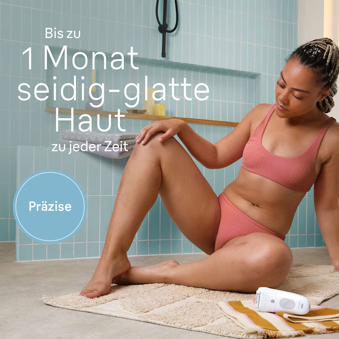Frau im pinken Bikini im Bad, Text: 'Bis zu 1 Monat seidig-glatte Haut'.