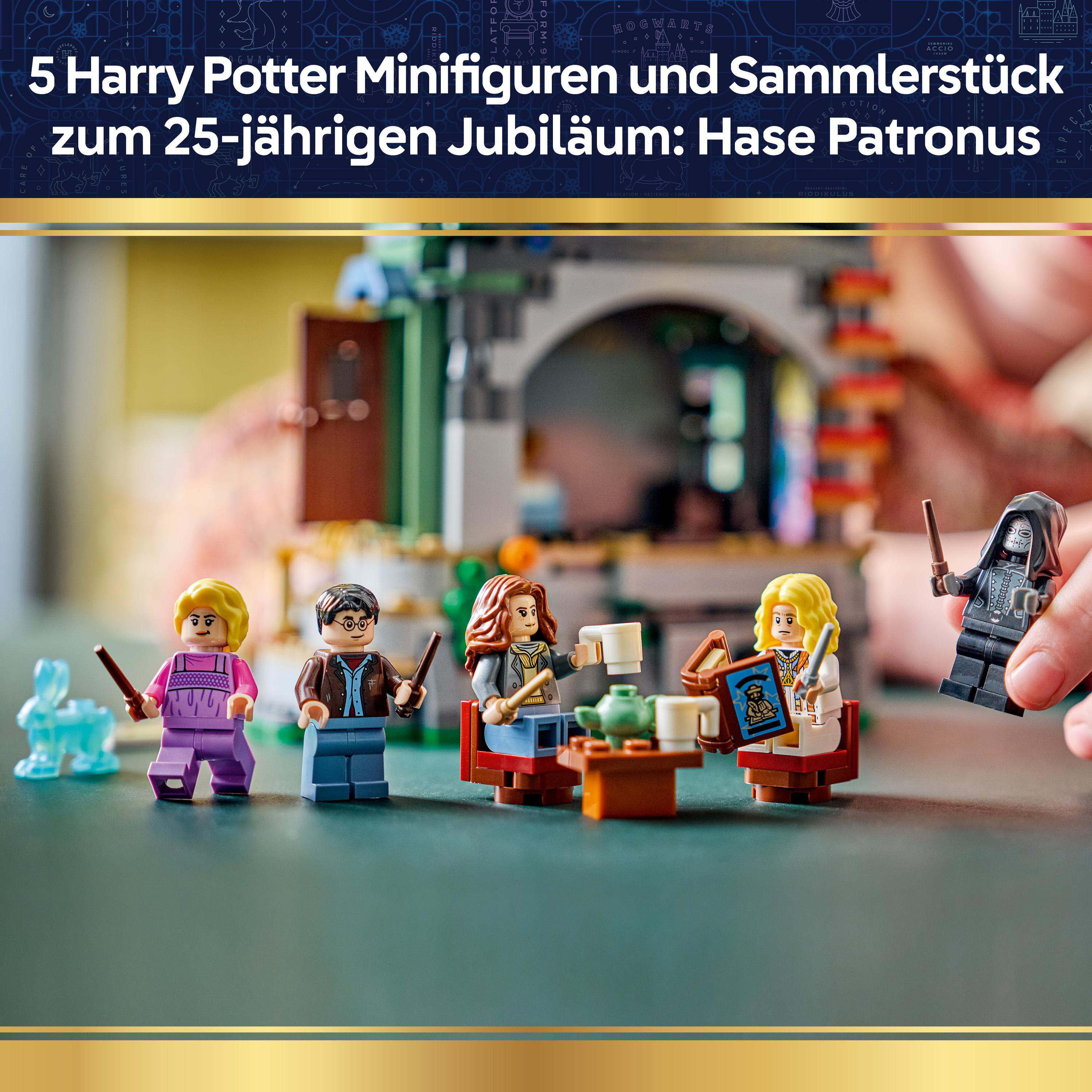 Harry Potter LEGO Figuren mit Hogwarts-Kulisse, darunter Ginny, Harry, Hermine und Luna.