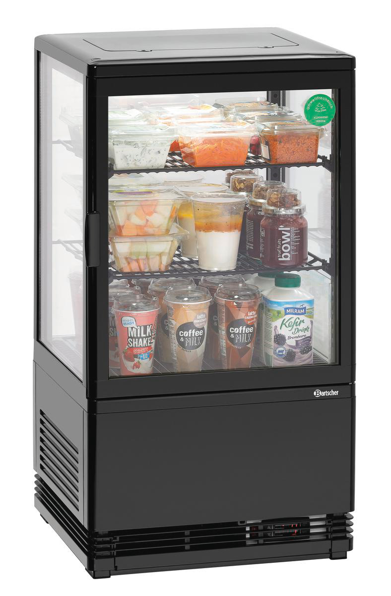 Ein schwarzer Bartscher Kühlschrank zeigt Getränke & Speisen. Enthält Milchshakes, Kaffee, Obstschalen, Kefir.