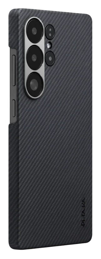 Ciemnoszare etui na telefon z wzorem włókna węglowego i wycięciem na aparat.