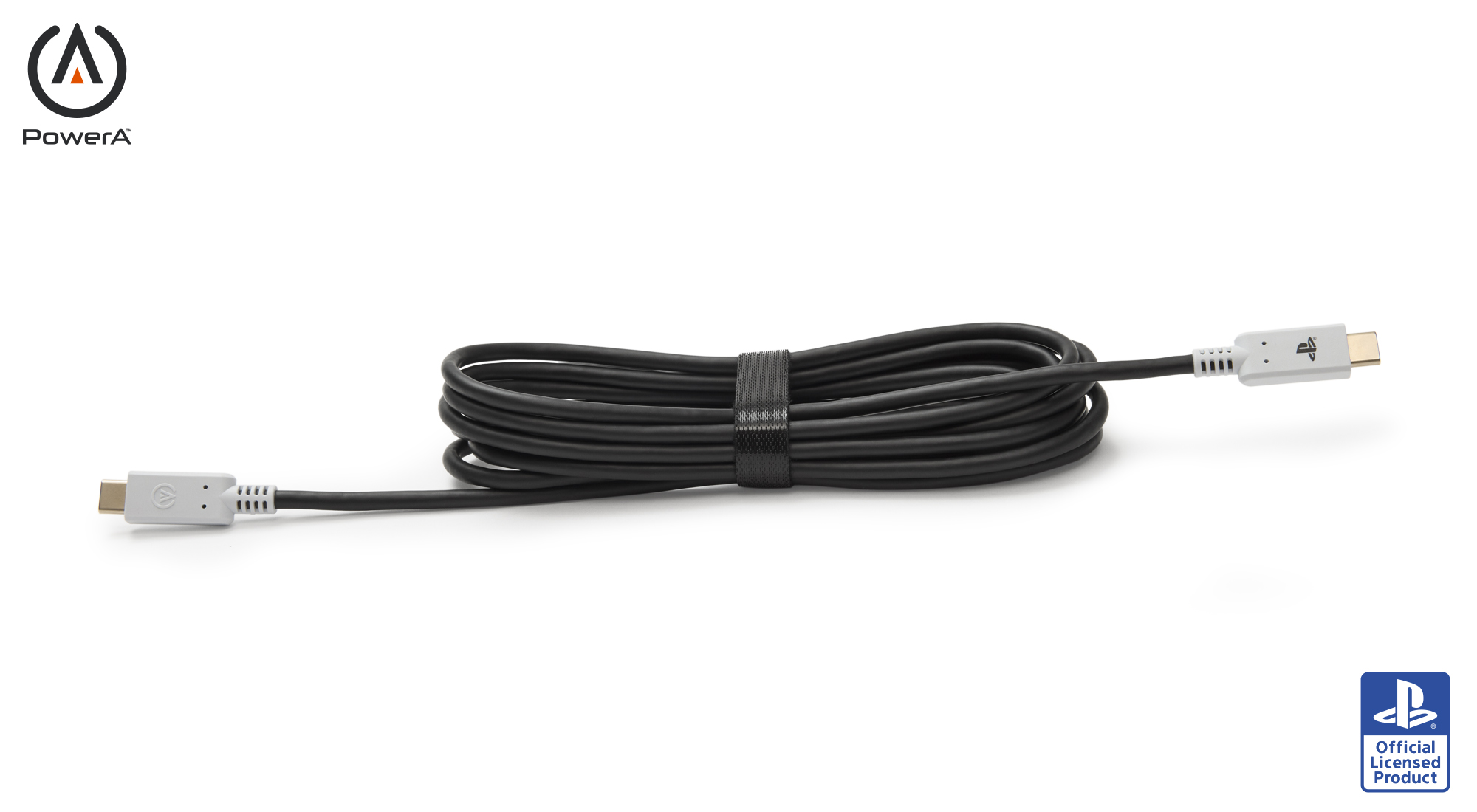 PowerA ve PlayStation logolu, beyaz konektörlü, sarılmış siyah USB-C kablo.