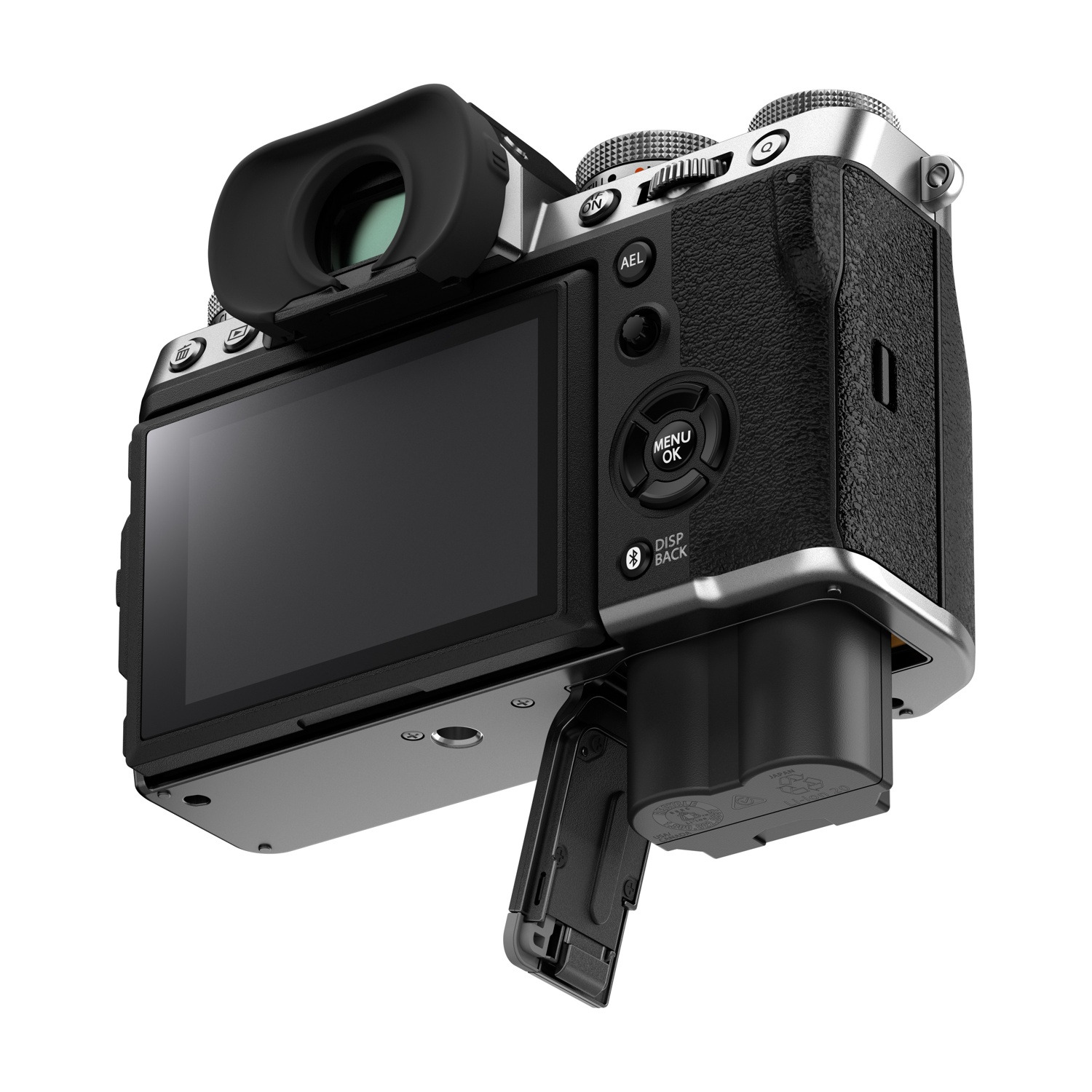 Vista posteriore di una fotocamera digitale nera e argento con vano batteria aperto.