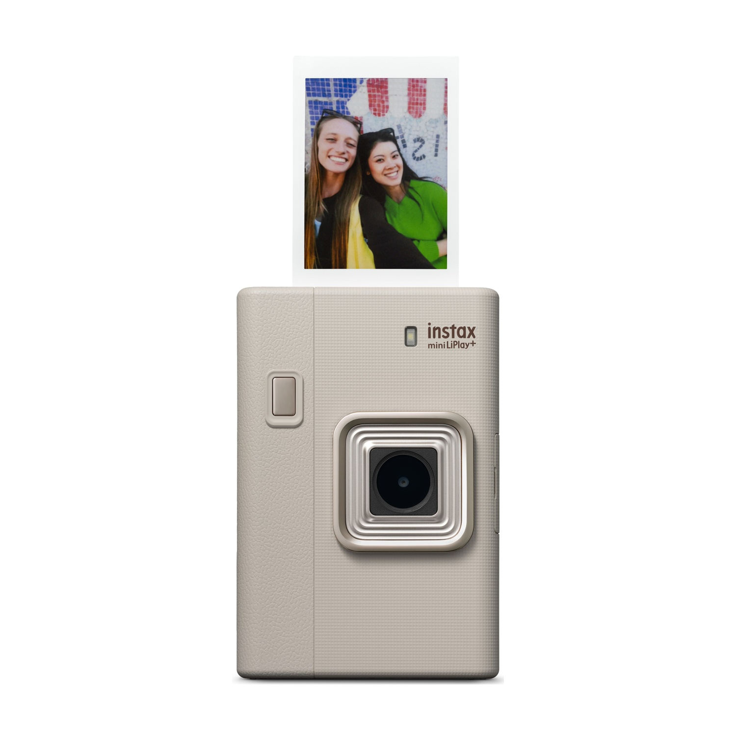 Una fotocamera Instax mini LiPlay+ beige chiaro con una foto di due donne sorridenti sopra.