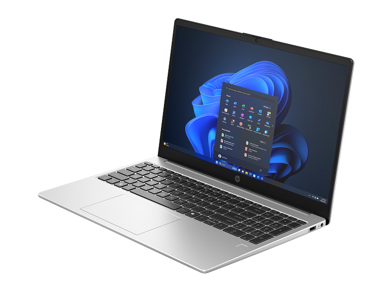 Ezüst HP laptop fekete billentyűzettel, nyitott Windows 11 start menüvel.