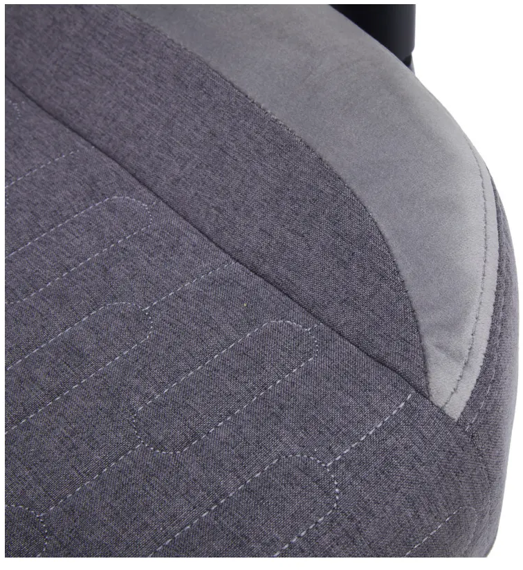 Tessuto grigio con cuciture e inserto in velour grigio chiaro.