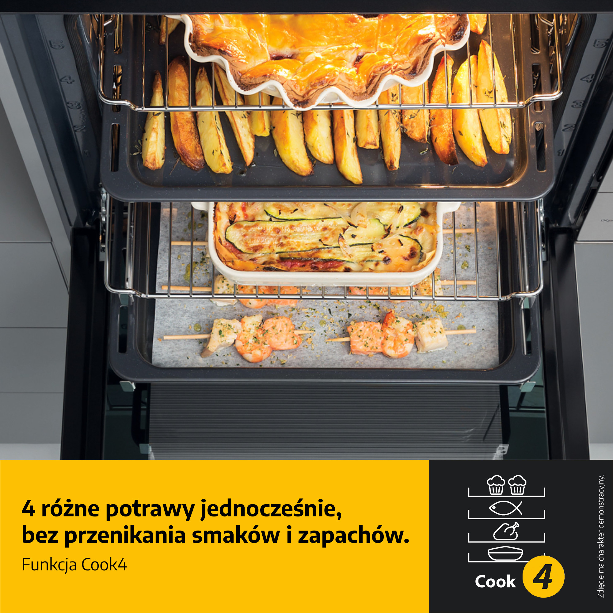 Piekarnik jednocześnie piecze ciasto, frytki, danie z cukinii i szaszłyki krewetkowe.
