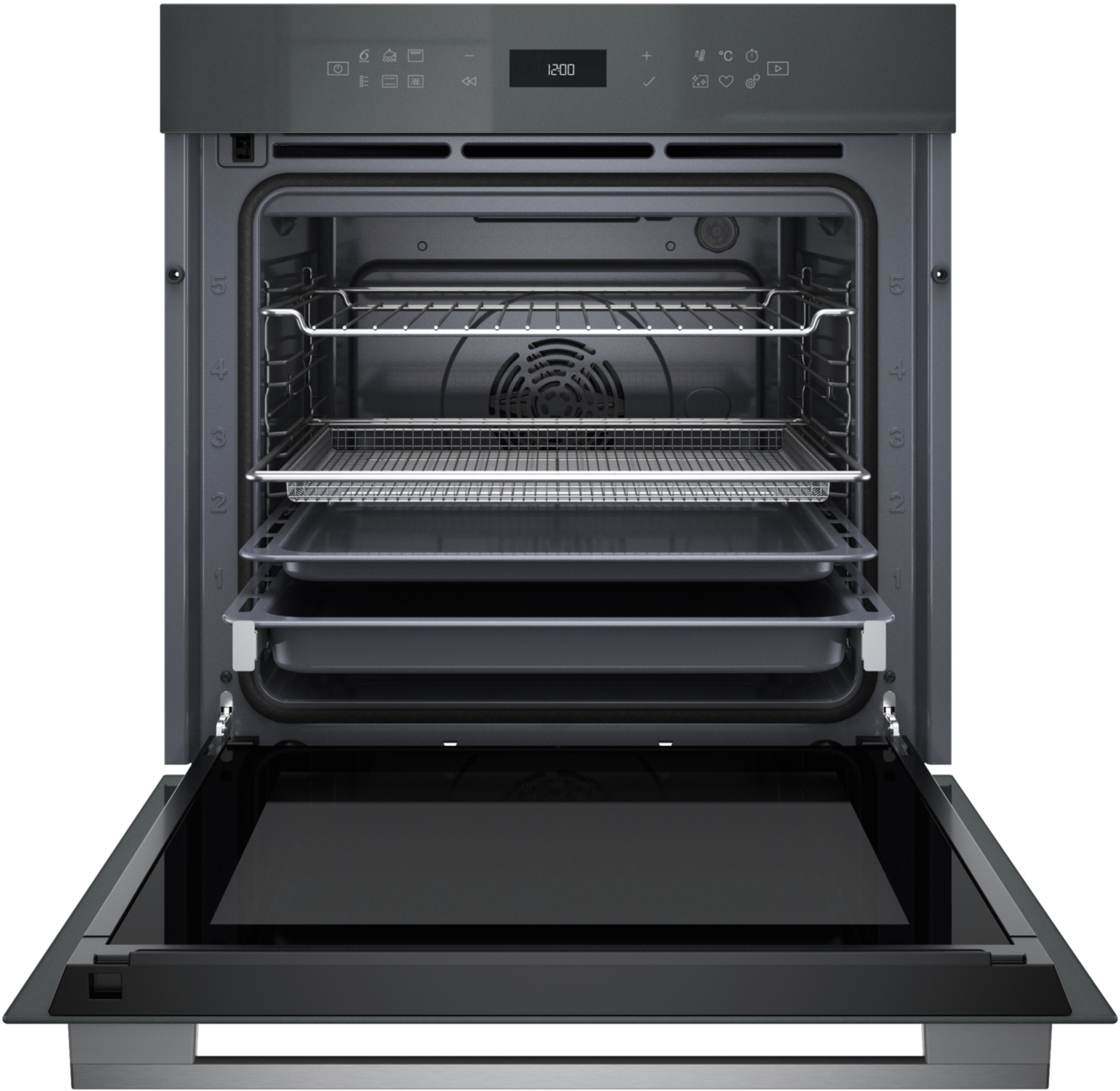 Nowoczesny piekarnik do zabudowy z otwartymi drzwiami, kratkami i blachami.