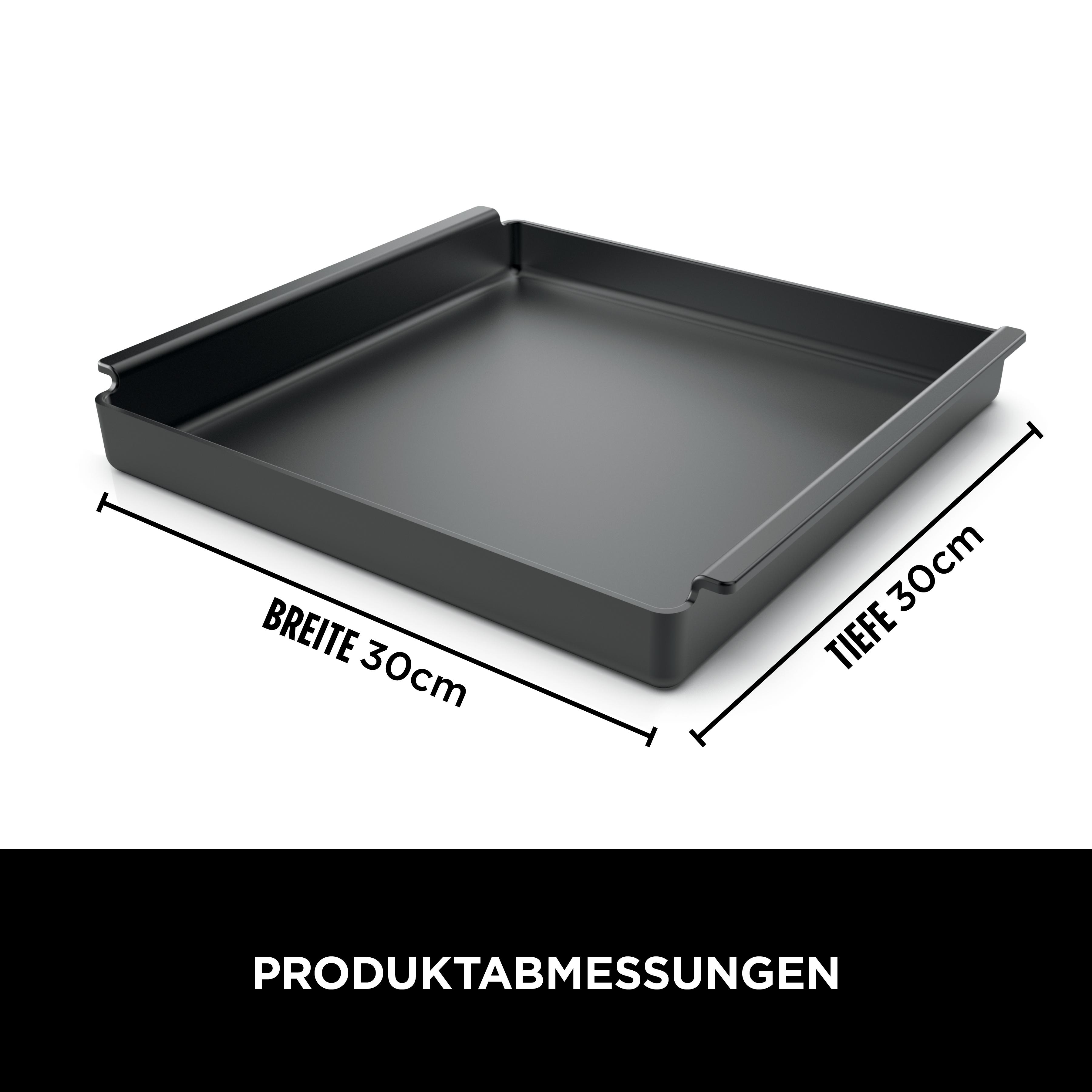 Eine schwarze Backform mit den Maßen 30x30cm wird gezeigt.