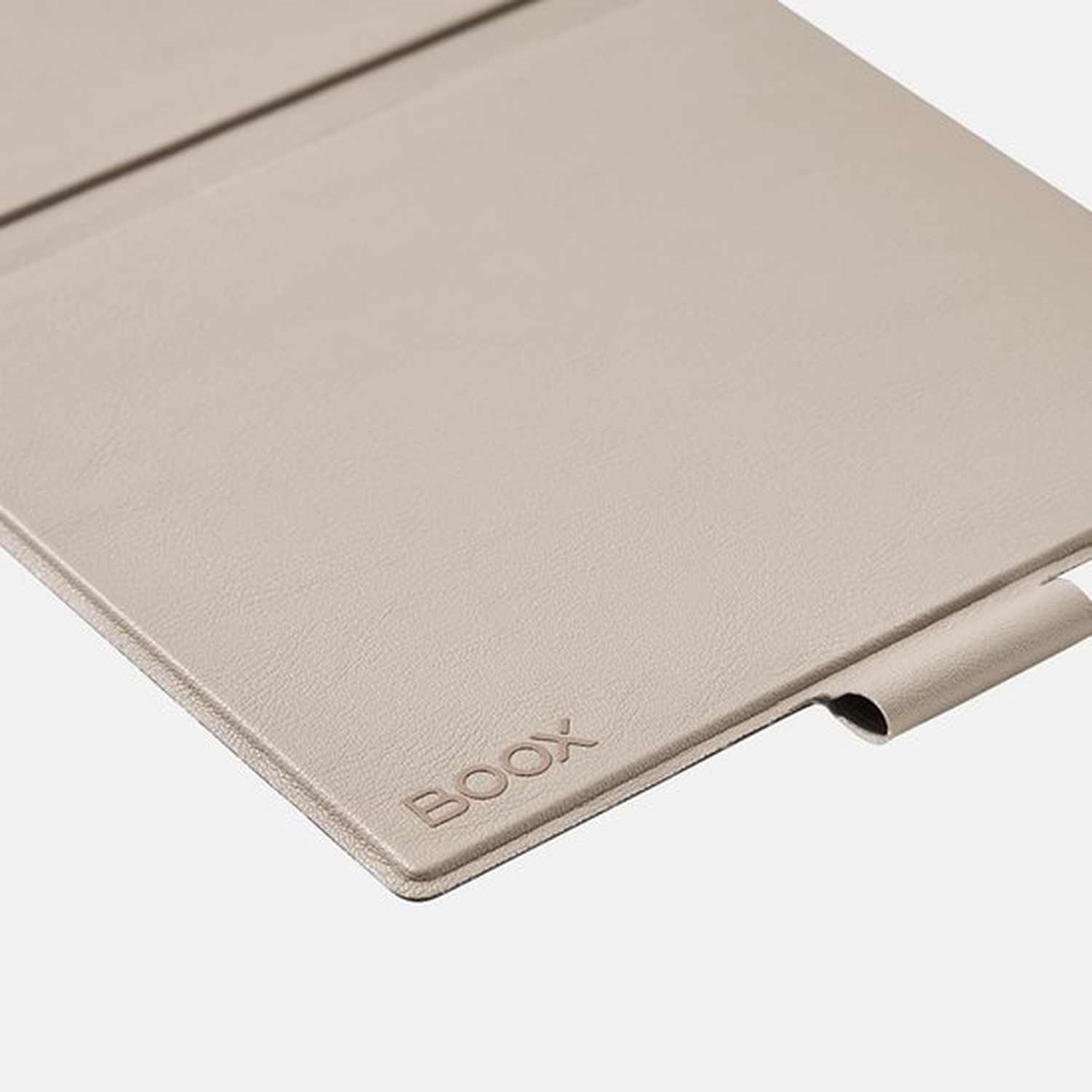 Close-up van een beige boek met het ingedrukte "BOOX" logo.