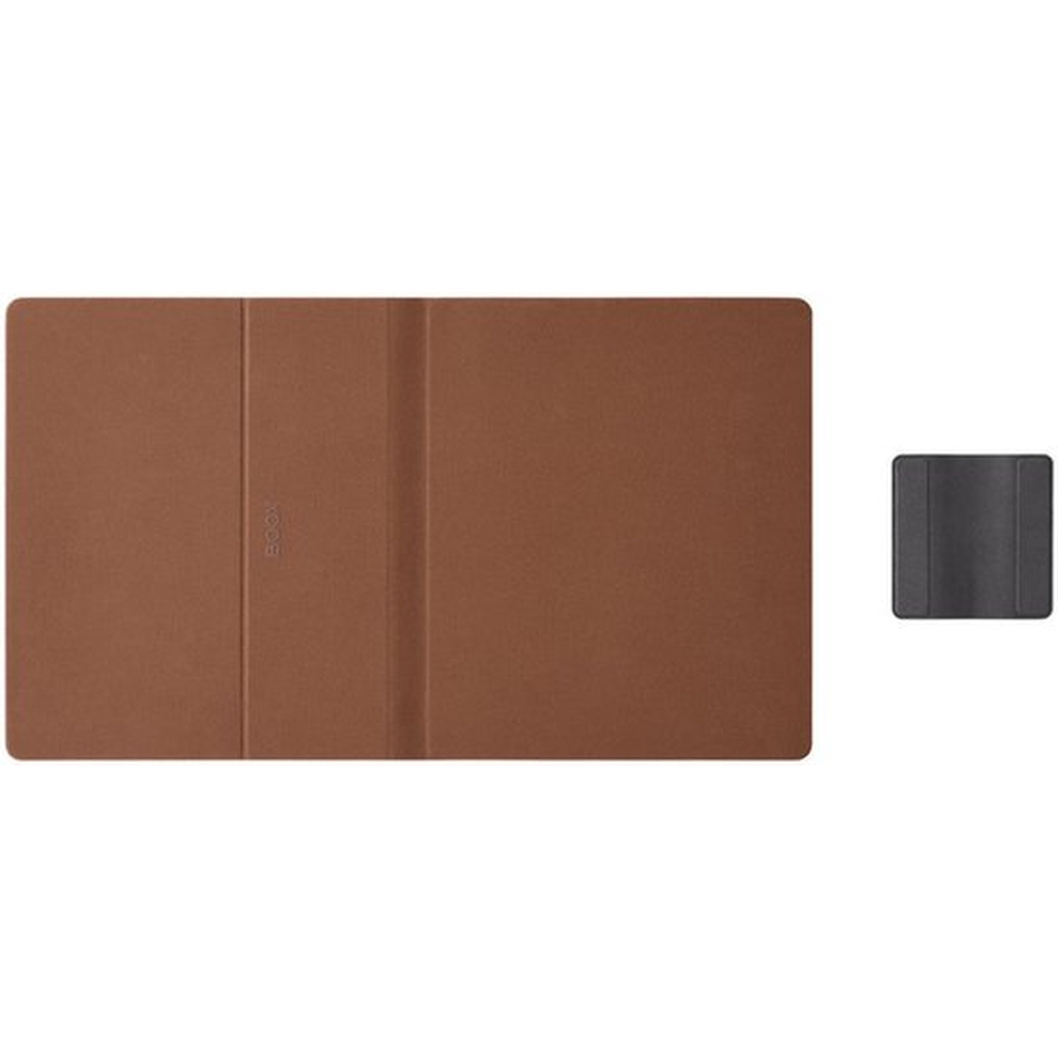 Bruine openklapbare hoes, met rechts een klein zwart hoesje.