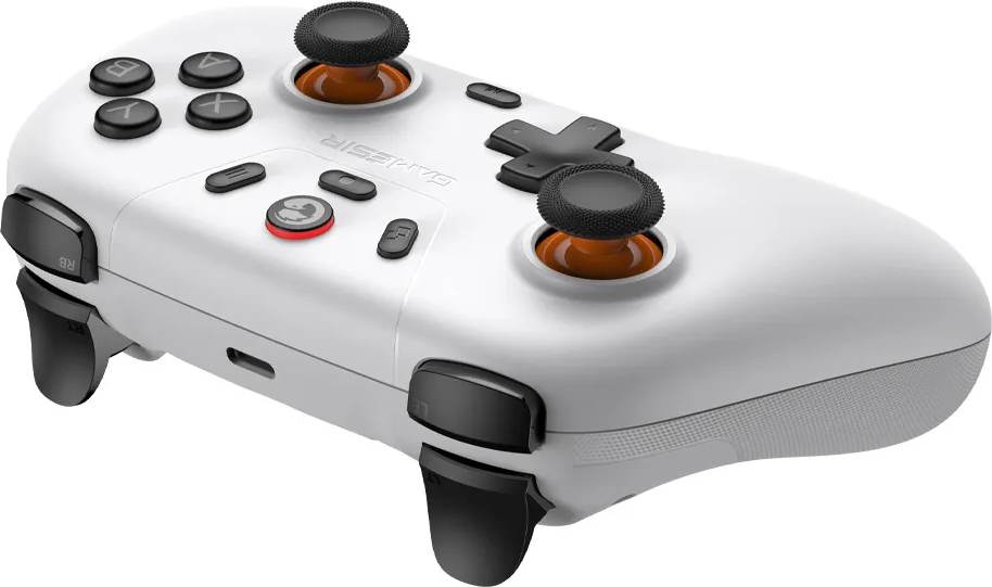 Une manette de jeu blanche avec des boutons noirs et des accents orange sur les joysticks.